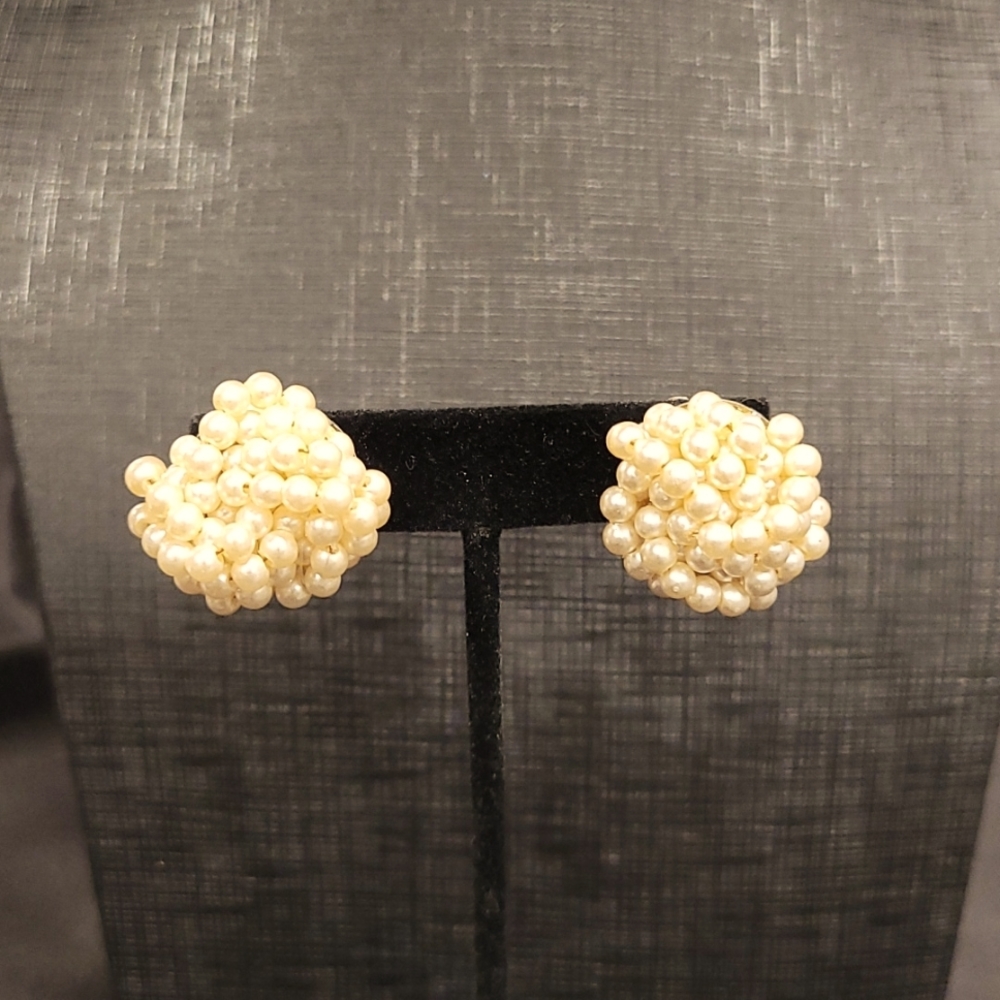 Small freshwater pearl gold-tone Clip-On earrings